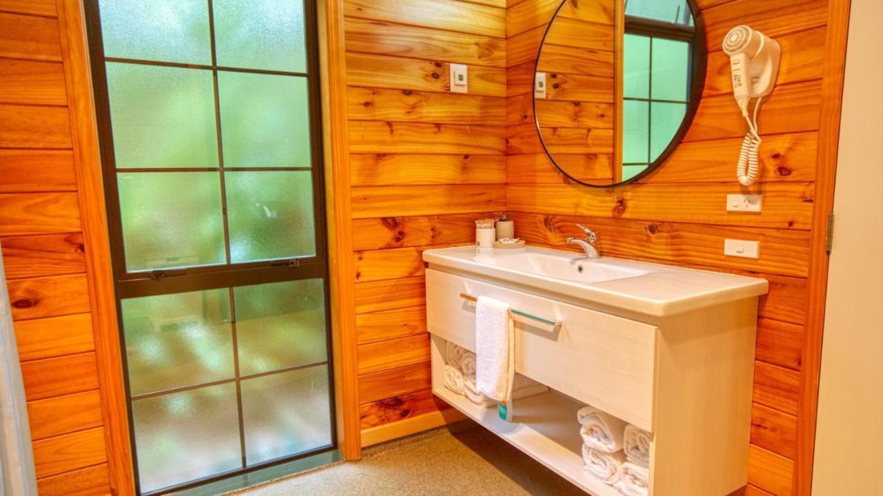 Paparoa Beach Hideaway With Hot Tub Barrytown Exteriér fotografie