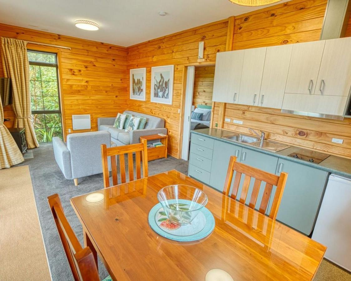 Paparoa Beach Hideaway With Hot Tub Barrytown Exteriér fotografie
