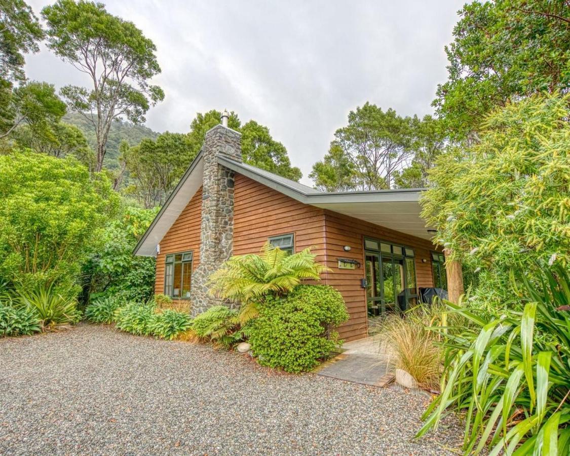 Paparoa Beach Hideaway With Hot Tub Barrytown Exteriér fotografie