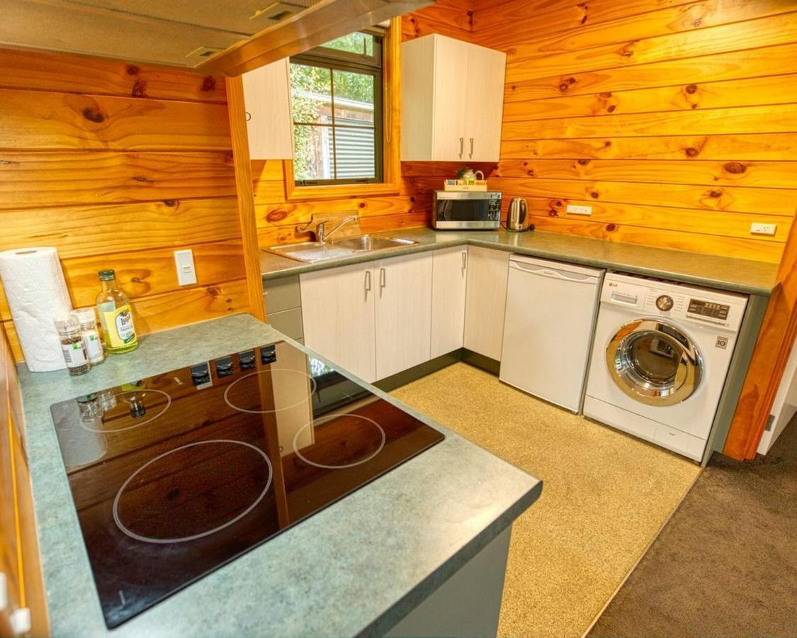 Paparoa Beach Hideaway With Hot Tub Barrytown Exteriér fotografie
