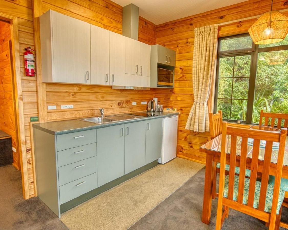 Paparoa Beach Hideaway With Hot Tub Barrytown Exteriér fotografie