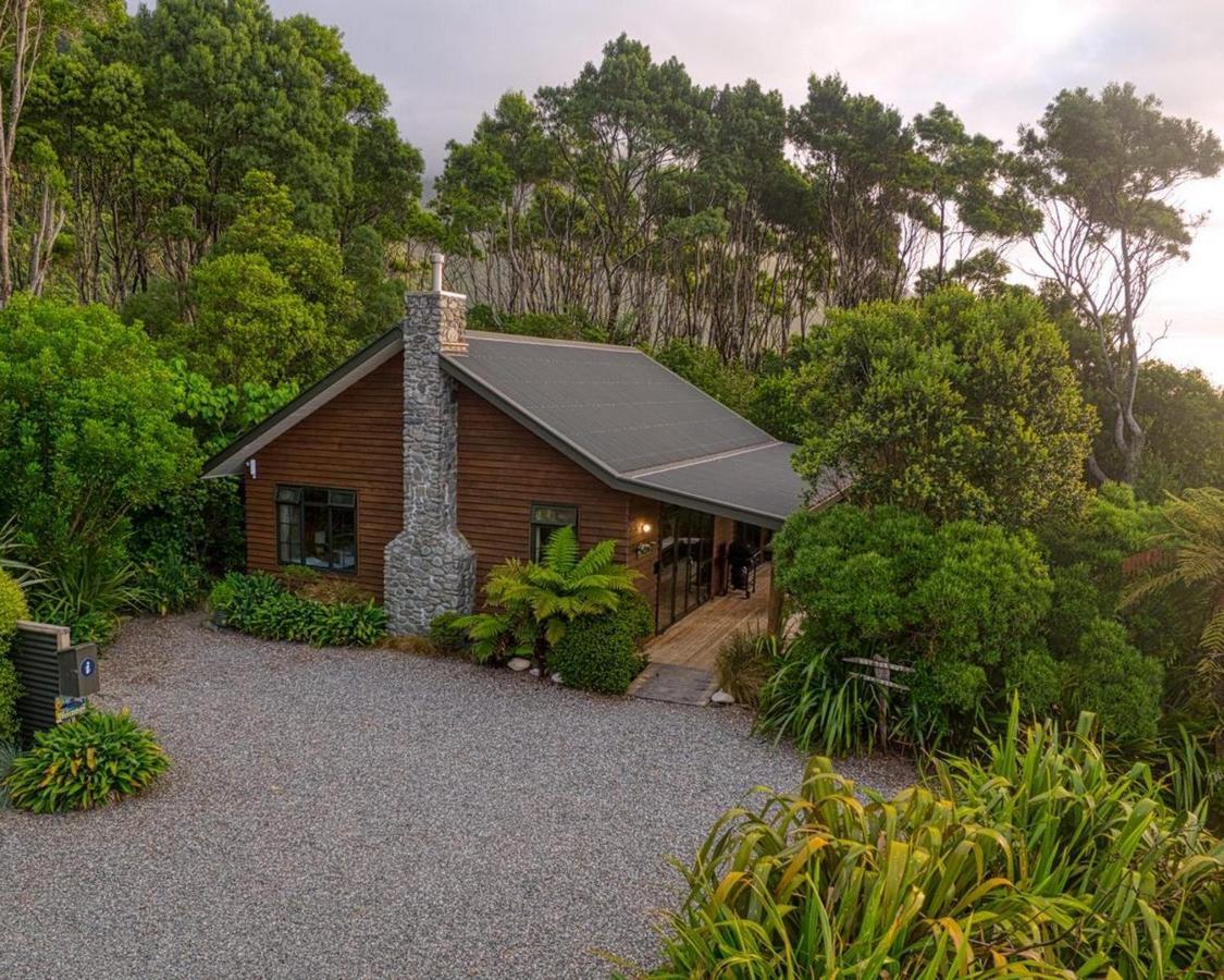 Paparoa Beach Hideaway With Hot Tub Barrytown Exteriér fotografie